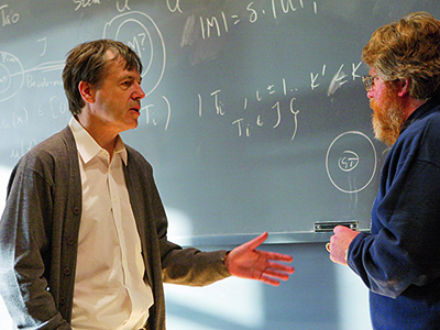 Matemático Jean Bourgain conversa com colega